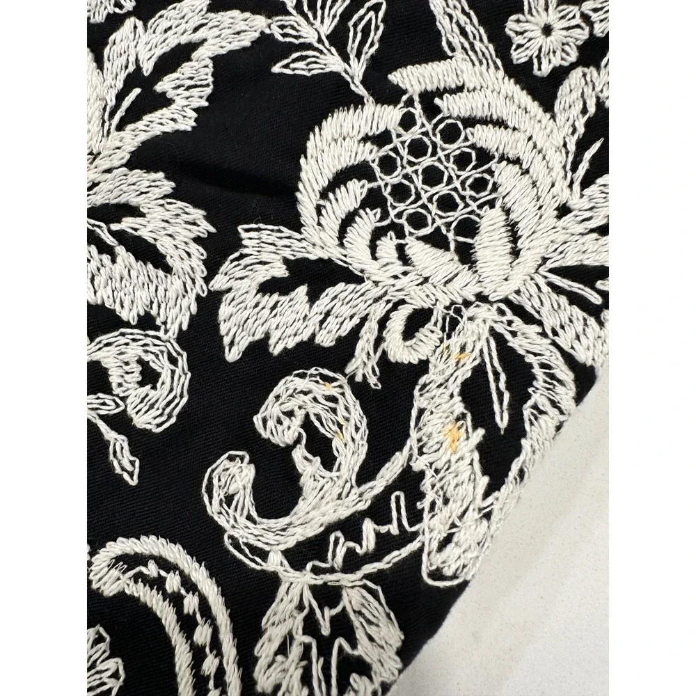 Vintage Express Black White Floral Embroidered Scalloped Hem Vest Size M‎ USA